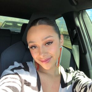 Meet your Posher, Alexus